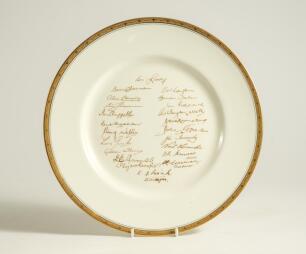 Australia 1968. Royal Worcester bone china plate produced by the factory to commemorate the Australian tour of England in 1968. The plate bears the printed signatures in gold of the Australia touring team visiting Worcester for the opening match of the t