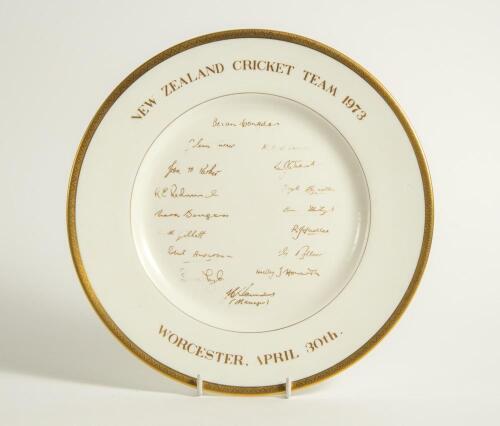 New Zealand 1973. Royal Worcester bone china plate produced by the factory to commemorate the New Zealand tour of England in 1973. The plate bears the printed signatures in gold of the New Zealand touring team visiting Worcester for the opening match of t