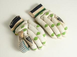 David Smith. Surrey, Worcestershire, Sussex & England. Duncan Fearnley batting gloves worn by Smith when batting in the Nat West Trophy Final for Sussex v Warwickshire. Smith made 124 in the Sussex innings, the highest score ever recorded in a Nat West Fi