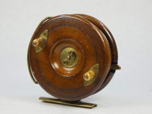 A good Hardy Nottingham 4 ½" centre pin reel, walnut drum with twin horn handles and brass telephone drum locking latch, rim mounted Silex type release lever, Brass Bickerdyke line guide, starback foot, stamped makers details, very good overall condition,