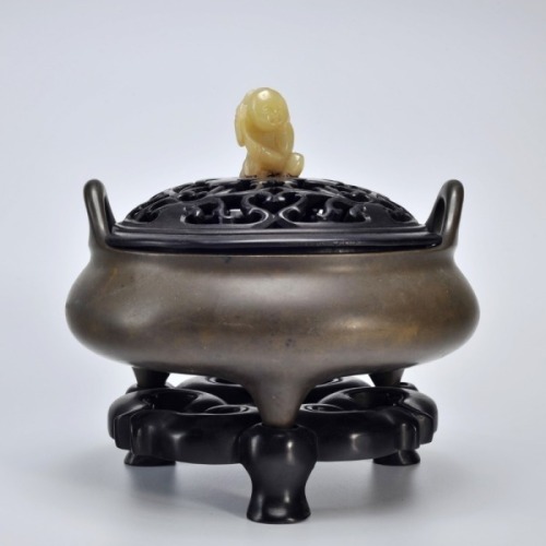 A Bronze Tripod Censer with Stand