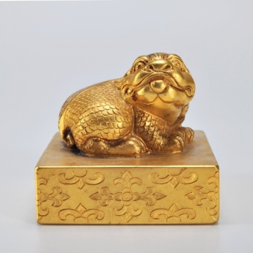 A Gilt-bronze Beast Seal