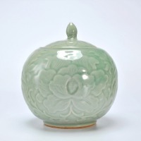 A Longquan Celadon Glazed Tea Caddy Song Dynasty