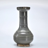 A Guan-ware Vase Song Dynasty