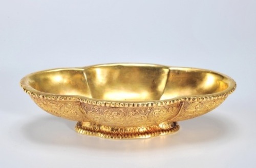 A Gilt-bronze Lobed Dish