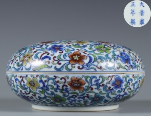 A Doucai Glazed Floral Circular Box