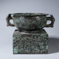 A Xianlong Bronze Food Vessel Gui