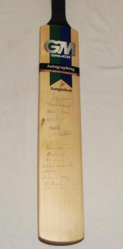 Cricket World Cup 1999. Bangladesh. Full size Gunn & Moore official 'Autographing' bat signed by fifteen members of the Bangladesh squad. Signatures include Aminul Islam, Khaled Mahmud, Akram Khan, Niamur Rashid, Shafiuddin Ahmed, Mohammad Rafique, Hasib