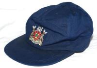 Chris Broad. Nottinghamshire & England. Navy blue Nottinghamshire baseball style cap with County crest emblem embroidered to front. Worn by Broad in his playing career with signed note of authentication VG - cricket