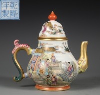 A Famille Rose Figural Teapot Qing DynastyÃŠ