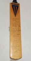 Worcestershire v Sri Lanka 1998. Duncan Fearnley full size cricket bat nicely signed to the face by sixteen members of the Sri Lanka touring party and thirteen members of the Worcestershire team. Sri Lanka signatures include Ranatunga, Tillekeratne, Jayaw