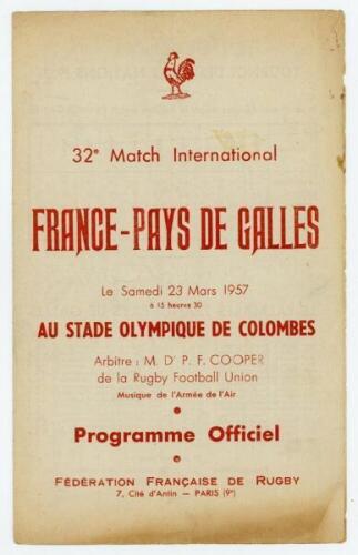 France v Wales 1957. Official programme for the 'Five Nations' International match played at Stade Olympique de Colombes, 23rd March 1957. Some creasing and age toning, otherwise in good condition - rugby<br><br>Wales beat France 19-13