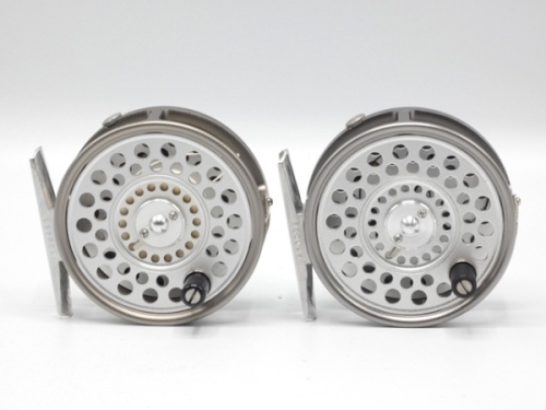 A pair Hardy Featherweight trout fly reels, reproduction model, each with composition handle, two screw drum latch, alloy foot, rim tension screw and compensating check mechanism, as new condition and with neoprene pouches and card boxes (2)