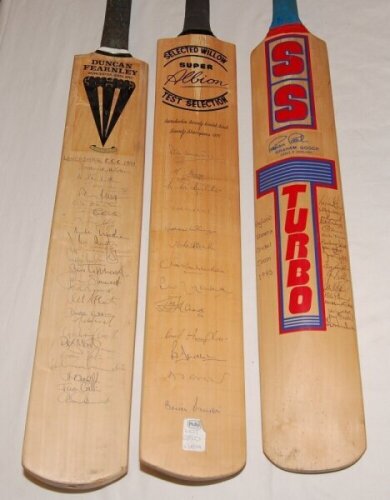 Leicestershire County Champions 1975. Super Albion 'Test Selection' full size bat nicely signed to the face in ink by thirteen members of the 1975 Leicestershire team. Signatures include Illingworth (Captain), Higgs, Birkenshaw, McKenzie, Balderstone, R. 