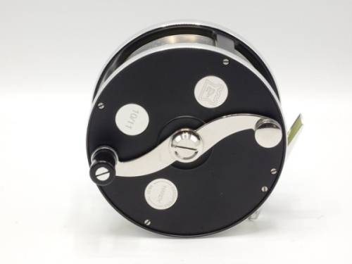 A fine Hardy Cascapedia Mk.III #10/11 salmon fly reel, black anodised alloy construction right hand wind model with counter-balanced serpentine crank handle set within and anti-foul rim, pierced alloy foot, rear spindle mounted graduated fifteen point te