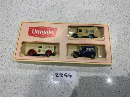 Lledo Unigate 3 car set
