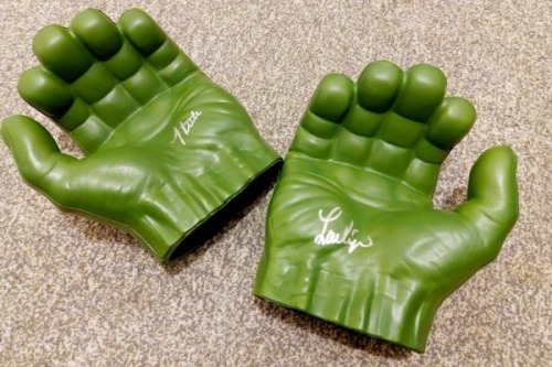 Lou Ferrigno Hulk Signed Hulk Hands