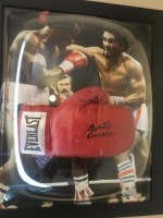 Roberto Duran Signed And Framed Glove Certificate of Authenticity