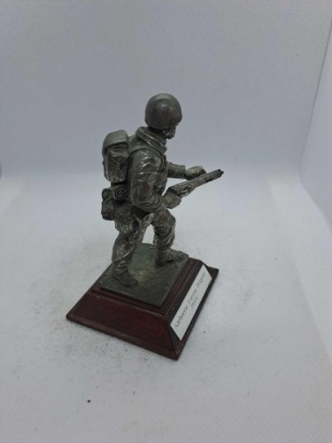 5 x Royal Hampshire & English Minitures Pewter & Silver Plated Figures, See Description for more information.