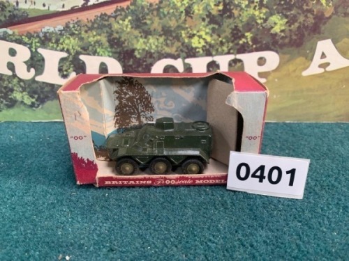 Britains Lilliput Vehicle Series LV/615 Saracen Armoured Personnel Carrier Series No 884412&amp;Nbsp; (Ref PA401)
