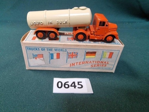 Morestone International Series Scammell Trucks Of The World Painted Bright Orange And Cream, This Articulated Tanker Was Made For Morestone By Modern Products. The Detachable Trailer Was A Tank Coupled Directly Onto The Cab With The Orange Rear Wheels Be