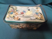 Snow White &amp;Amp; The Seven Dwarfs Vintage Lunch Tin 1939 Walt Disney "Snow White And The Seven Dwarfs" Tin Lunch Box With Out Its Lid. Some Small Scratches To All Sides. Manufactured By Etabl. J. Schuybroek S.A. Hoboken - Anvers, Belgium Ca. 1938-193