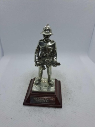 Grenadier guards pewter silver plated no box, English Minatures national serviceman pewter silver plated no box, Policeman date unknown pewter silver plated no box, English Minatures the Royal marine guard order pewter silver plated no box, Royal angliga