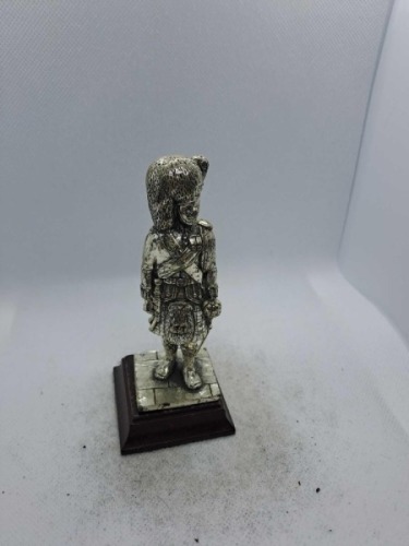 5 x Royal Hampshire & English Minitures Pewter & Silver Plated Figures, See Description for more information.