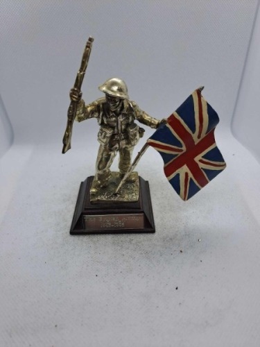 Royal Hampshire Art Foundry the British army V.E DAY 1945-1995 pewter with golden tint no box