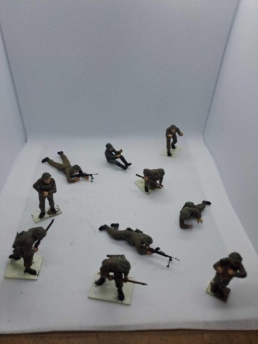 Airfix Models 10x ww2 mixed soldiers