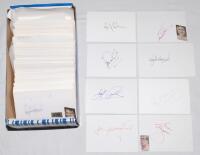 Rugby union players and coaches signatures late 1990s/ early 2000s. Small box comprising a large selection of over five hundred signatures (with significant duplication), individually signed to plain white cards. Approx. four hundred are England internati