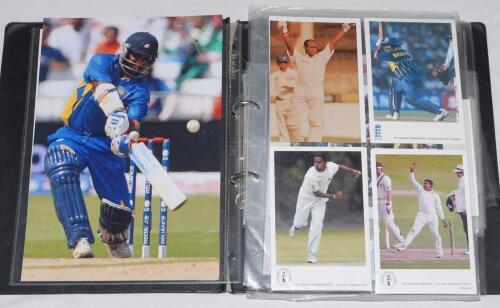 Sri Lanka and Zimbabwe cricketer postcards and collectors cards. Black binder comprising a mixed selection of approx. 100 modern trade and collectors cards. Player postcards and photographs. Collectors card series include Classic Cricket Cards, KFC Big Ba