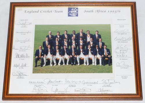 Signed photographs and prints etc. Selection of items including an official tour photograph of the England team who toured of South Africa in 1995/96. Official tour colour photograph of the England team in tour blazers. Signed in pencil by twenty three me