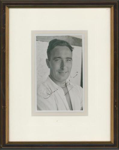 Denis Charles Scott Compton, Middlesex & England 1936-1958. Mono plain back ‘Wilkes photograph’ postcard of Compton, head and shoulders in cricket attire. Nicely signed in ink by Compton, nice early signature. Wilkes stamp to reverse. Previously sold by K