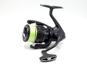 A Shimano Exsence C3000 MHG fixed spool bass/saltwater reel, black anodised finish, reversible handle, little used, in box and a Shimano "Exsence S910M/R" 2 piece carbon bass rod/saltwater lure rod, 9'10", 6-32g, black silver tipped wraps, screw grip ree