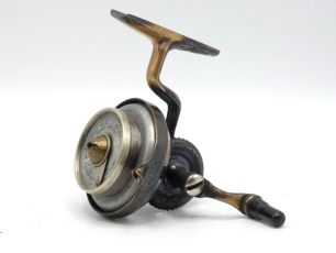 An Illingworth No.3 threadline casting reel, stepped ebonite handle, exposed bronze gearing, nickel silver rimmed spool with graduated tension adjuster, in original rexine case, circa 1920