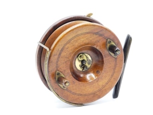 A fine Hardy 5" Silex Action Nottingham reel, the walnut drum with horn handles on elliptical brass plates and telephone locking latch, Bickerdyke line guide, rim brake lever with Silex action, starback foot stamped makers details, very good overall cond