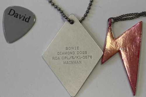 DAVID BOWIE PENDANTS / DOGTAG / PLECTRUM