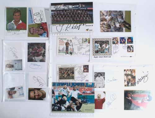 Rugby Union autographs and commemorative covers. A good selection of signed player promotional cards, commemorative covers, the odd photograph etc., the majority of England internationals with some Wales and New Zealand. Signatures include Jason Robinson 