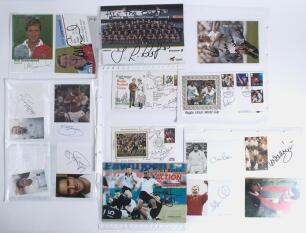 Rugby Union autographs and commemorative covers. A good selection of signed player promotional cards, commemorative covers, the odd photograph etc., the majority of England internationals with some Wales and New Zealand. Signatures include Jason Robinson 