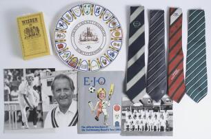 Worcestershire C.C.C. Small box comprising a selection of Worcestershire related items including a Wisden Cricketers&rsquo; Almanack for 1989, limp cloth covers, signed to photo plate by Phil Neale, one of the &lsquo;Five Cricketers of the Year&rsquo;. Commemorative &lsquo;Worce