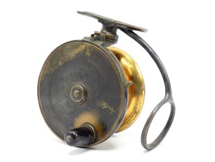 A Malloch 4 &frac12;" side casting reel and block leather case, tapered cow horn handle, rim mounted optional check lever, spring levered swivelling foot and integral line guide, reversible drum, faceplate stamped oval logo, light wear to bronze patina only, cir