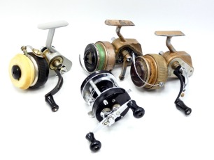 An Allcock Felton Crosswind fixed spool reel with folding handle and unusual (possible prototype) spool cover/line guide, finger pick-up bail, an Abu Ambassadeur 5000 multiplier reel, black finish, chamfered rims, and two Allcock Ambidex fixed spool reel