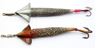 An Allcock Mesh Minnow 3 &frac12; white metal bait, tapered woven white metal fish shaped body, hollow head mount with loop eye, box swivel and twin spinning vanes, one stamped "patent", rear treble hook, circa 1905 and a similar 3 &frac12;" example with later painted 