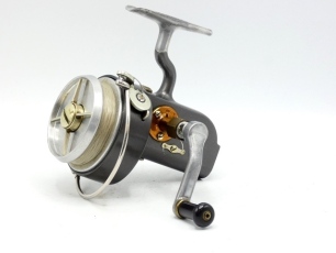 A good Hardy Altex No.2 Mk.V fixed spool reel, folding left hand wind ebonite handle, full auto-bail arm, only very light signs of use and in original cream card box and a Hardy "Graphite Favourite" 2 piece carbon salmon spinning rod, 10', 1 &frac34;oz., alloy s