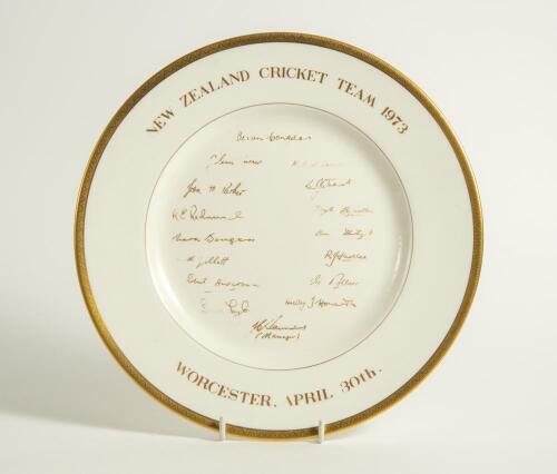 New Zealand 1973. Royal Worcester bone china plate produced by the factory to commemorate the New Zealand tour of England in 1973. The plate bears the printed signatures in gold of the New Zealand touring team visiting Worcester for the opening match of t